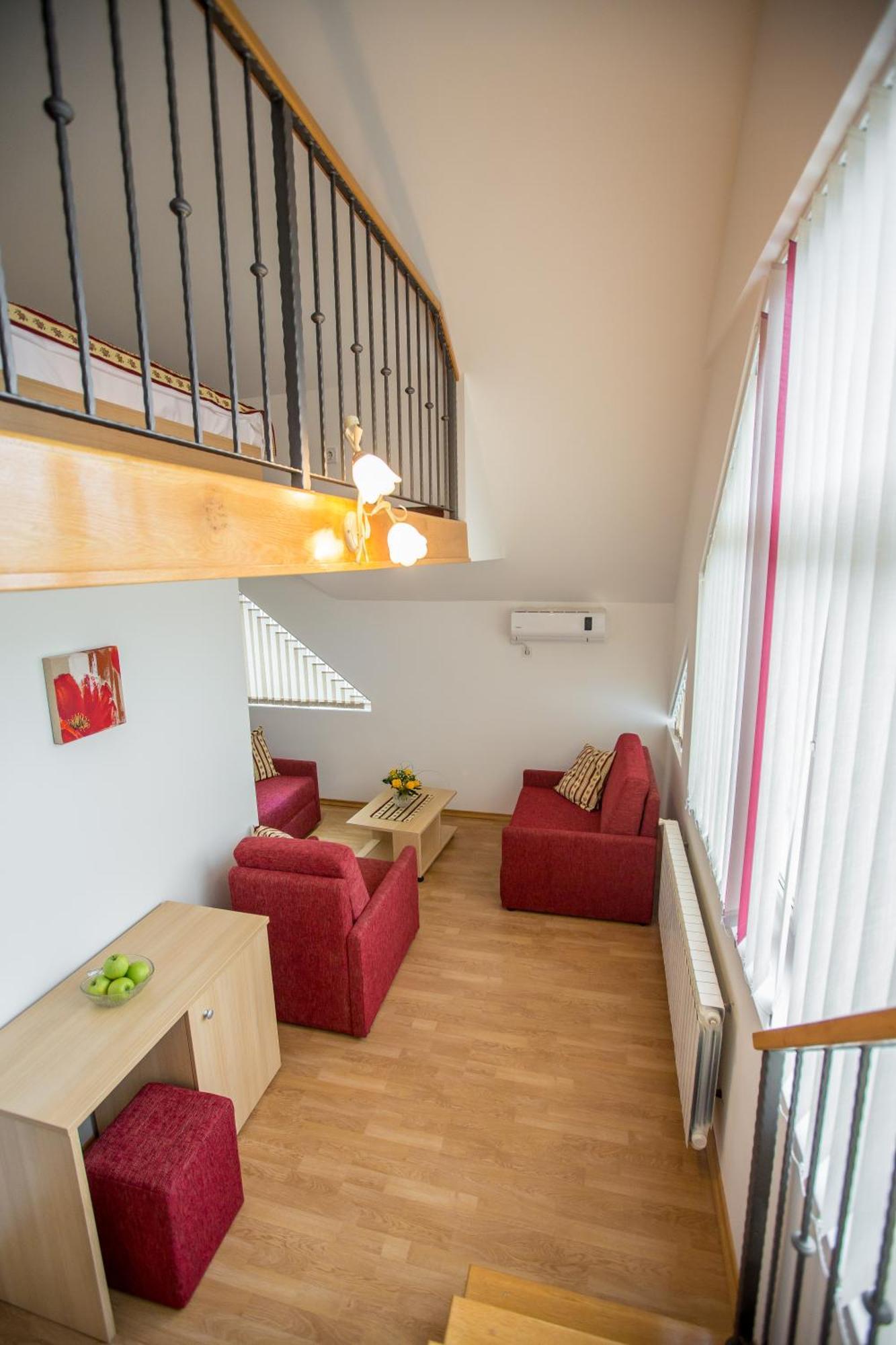 Apartments And Rooms Millennium Ogulin Εξωτερικό φωτογραφία